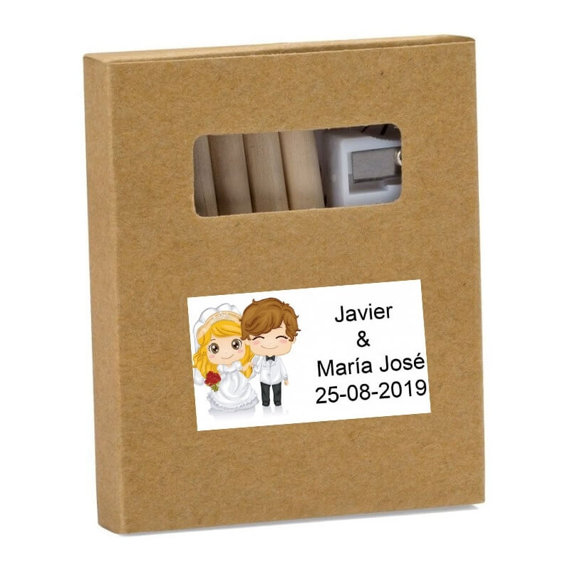 Lápis de cor em caixa kraft personalizada com adesivo de casamento com nomes e data