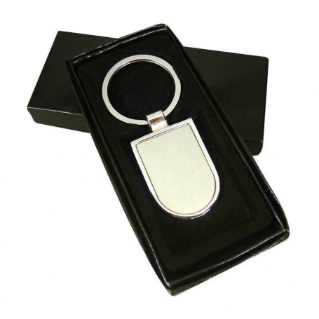 Chaveiro de metal gravado a laser apresentado em envelope kraft cinza personalizado