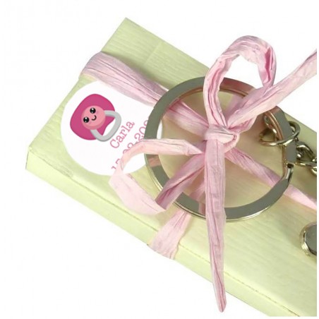 Chaveiro e caixa personalizados com amêndoas açucaradas para lembrancinhas de batizado