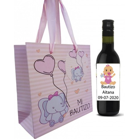 Convidados de batizado de vinho tinto com saco