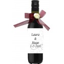 Vinho personalizado para casamento decorado com laço e flor
