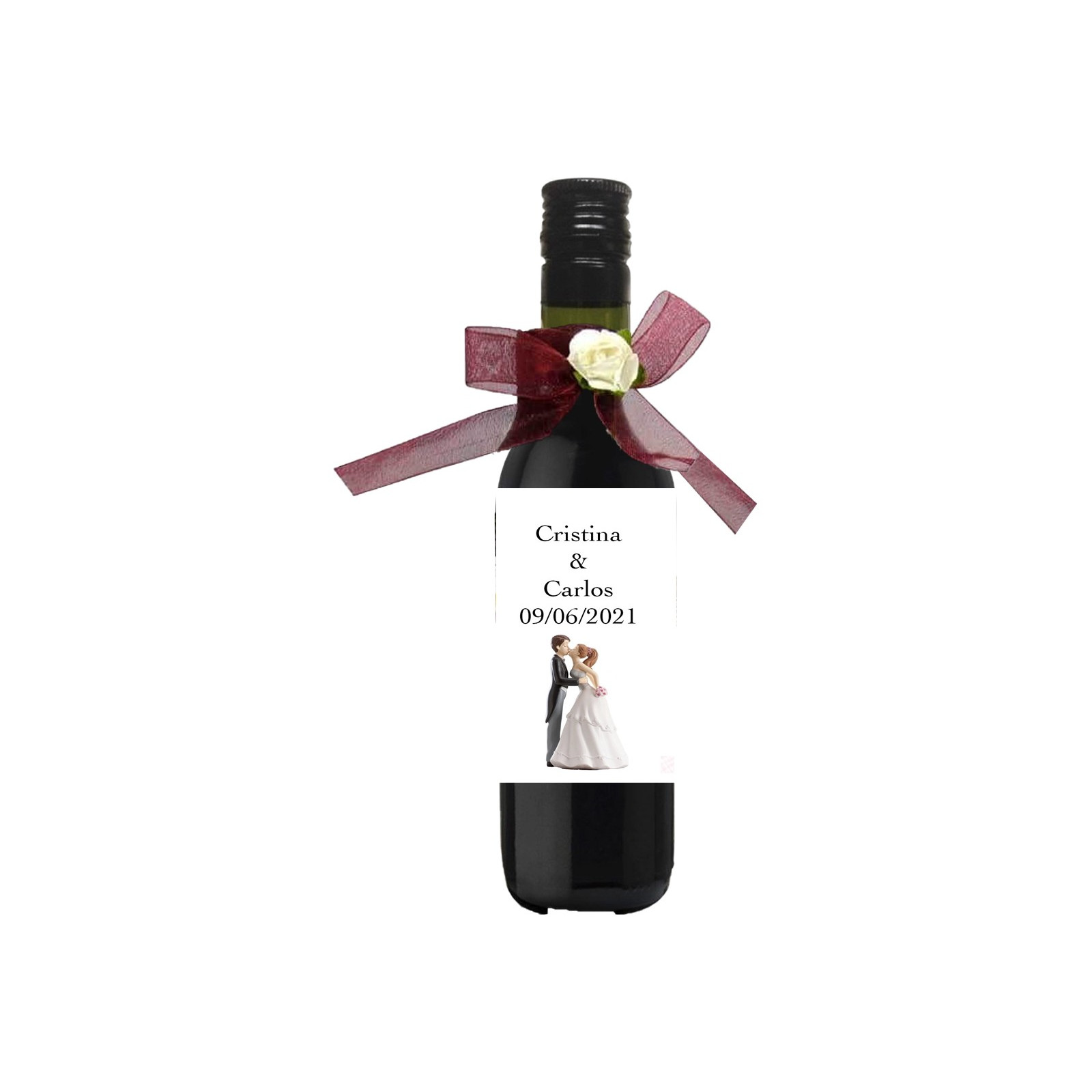 Vinho tinto decorado com adesivo de casamento personalizado