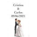 Vinho tinto decorado com adesivo de casamento personalizado