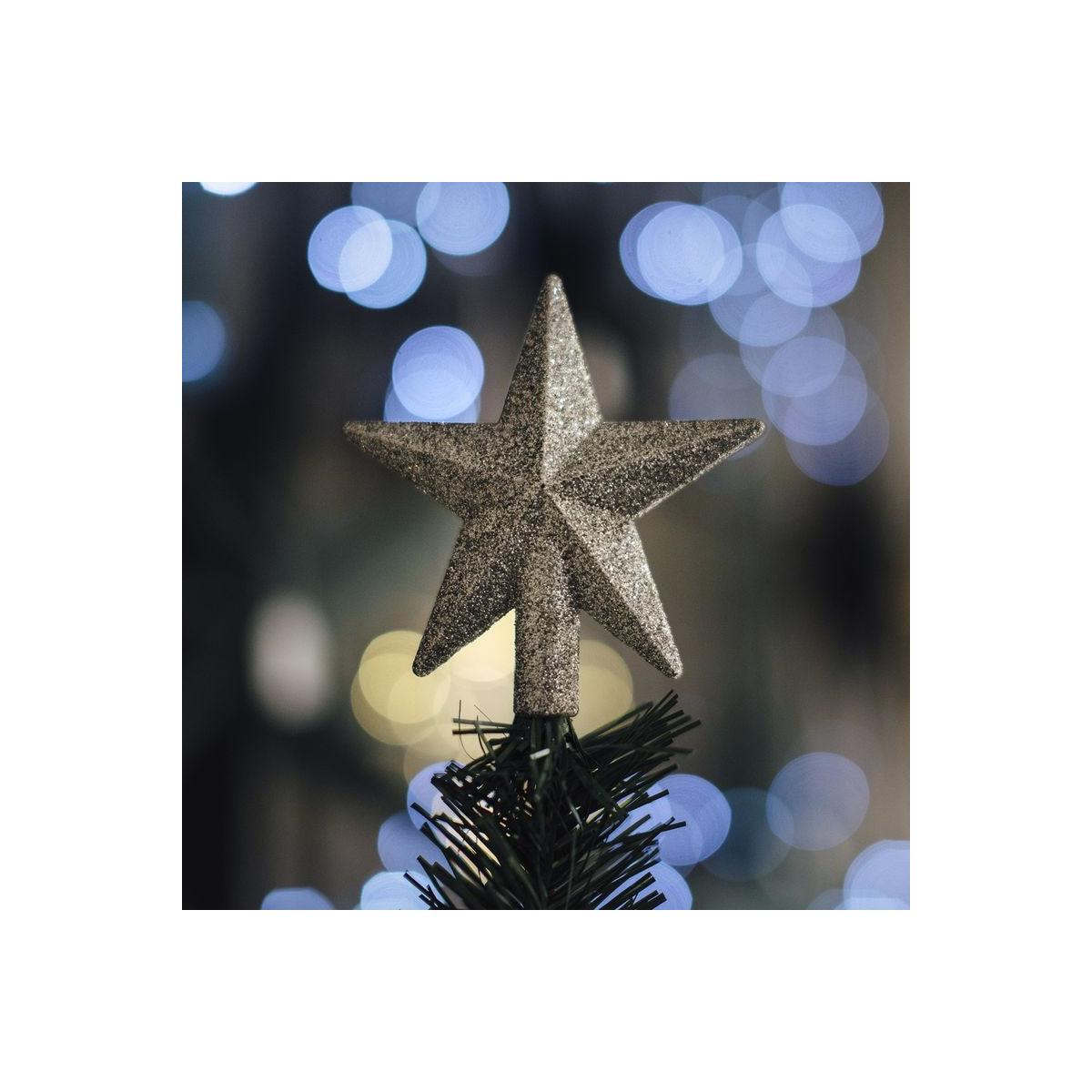 Topo da árvore estrela com glitter prateado