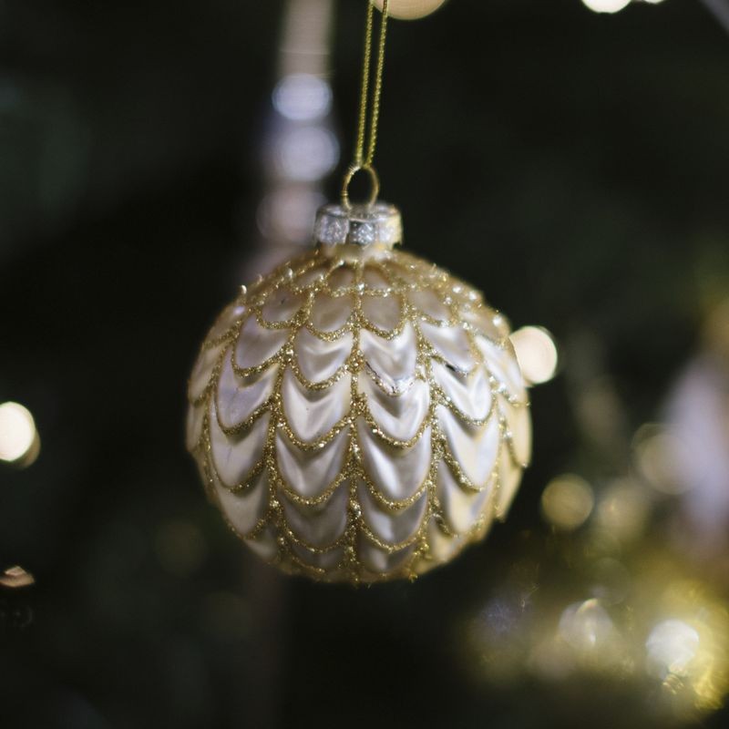 Bola de cristal ornamentada de 8 cm