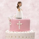 Figura de menina para bolo de comunhão com vestido branco e rosário