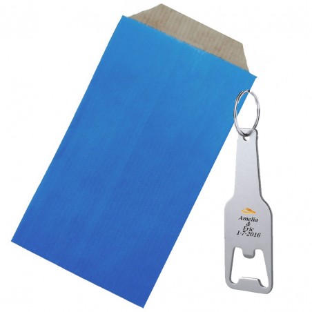 Chaveiro para casamentos personalizado com adesivo em envelope kraft azul
