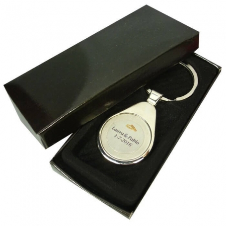 Chaveiros personalizados para presente de casamento