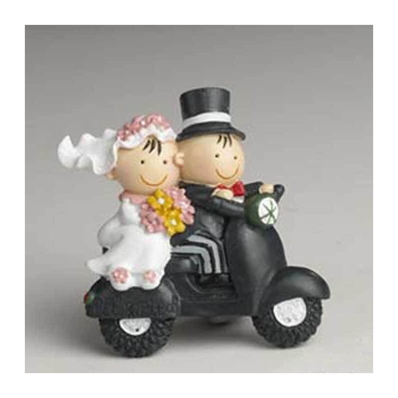 Imã com figura de noivos de casamento