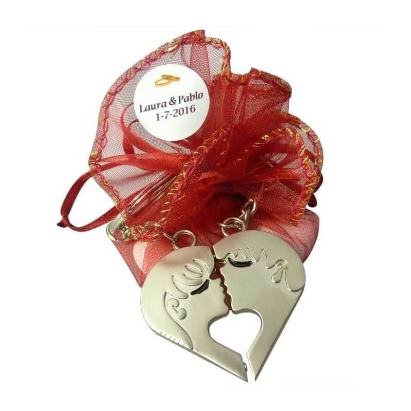 Chaveiros personalizados para noivos e noivas