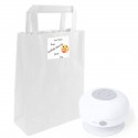 Caixa de som Bluetooth à prova d\'água em uma bolsa kraft personalizada com um adesivo. Você é importante para mim.