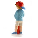 Figura do bolo de menino da comunhão com boné e patinete