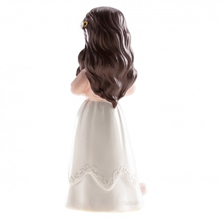 Figura de bolo menina morena com jaqueta rosa e tênis esportivos