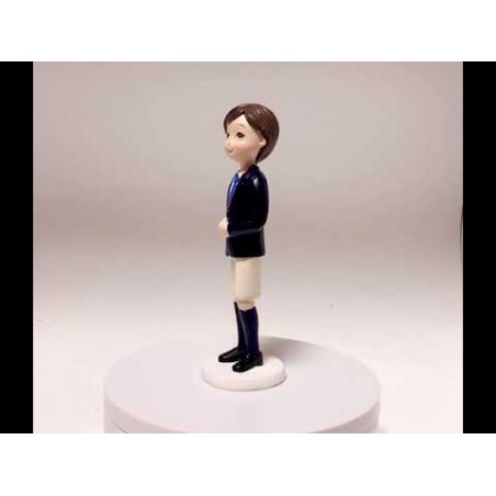 Figura de bolo comunhão menino moreno com calças curtas