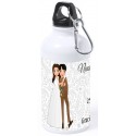 Botelha personalizada com o nome do convidado ou frase de agradecimento, nome dos noivos e data do casamento.
