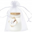 Vela aromática de baunilha personalizada com adesivo dos noivos em bolsa de organza branca