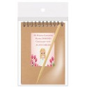 Caderno Scrapy com nomes dos convidados em uma bolsa de organza personalizada