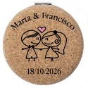 Espelho personalizado para casamento com nome e data apresentado em bolsa de organza vermelha