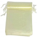 Vela aromatizada com nome de convidada em bolsa de organza bege personalizada