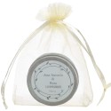 Vela aromatizada com nome de convidada em bolsa de organza bege personalizada