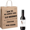 Vinho personalizado com nome do convidado e dos noivos apresentado em bolsa com dedicatória