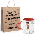Caneca personalizada em formato de coração para casamento apresentada em saco kraft