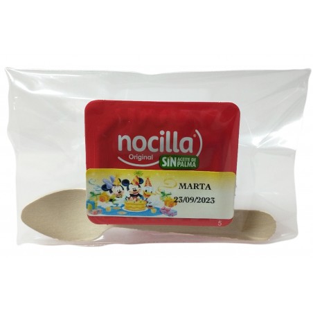 Nutella com colher personalizada e adesivo de aniversário apresentado em saquinho transparente