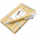 Caderno e caneta de bambu personalizados com nome do convidado e frase de agradecimento