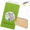 Suporte de madeira para celular apresentado em envelope kraft verde personalizado