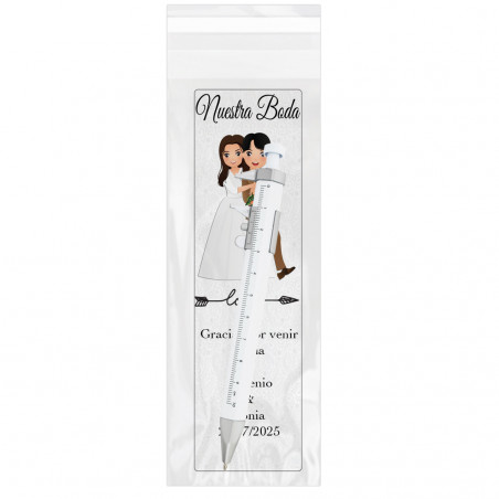 Caneta com medidor apresentada em bolsa transparente e marcador de página personalizado específico para casamento.