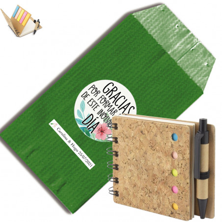 Caderno de anel com post it e folhas mais caneta para escrever em envelope kraft verde e adesivo personalizado para casamentos