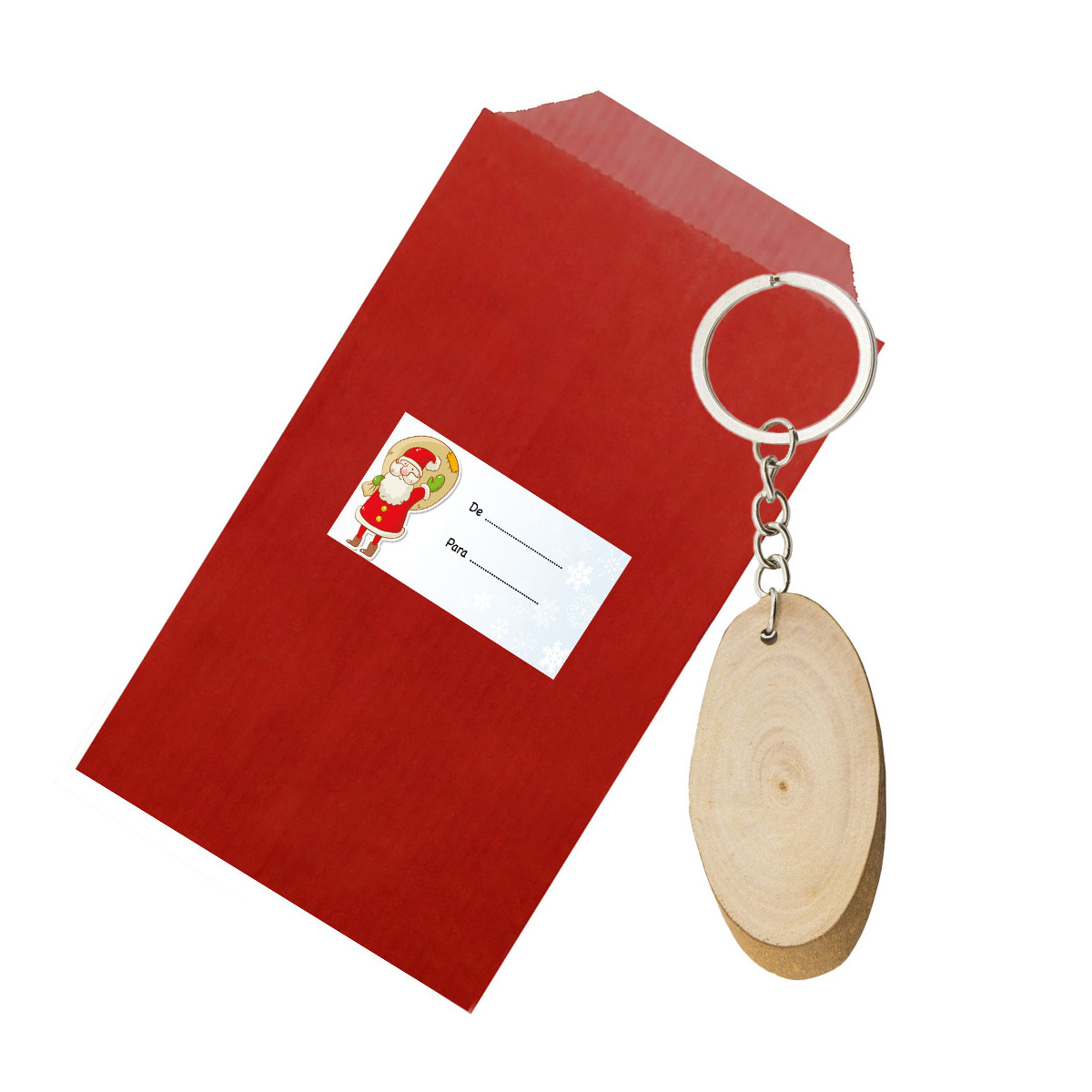 Chaveiro de tronco de madeira apresentado em envelope kraft vermelho com adesivo para o natal