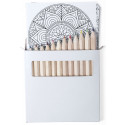Lápis de cor em caixa de papelão com folhas de mandala e adesivo personalizável para natal