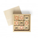 Dedo da velha de madeira com caixa personalizada com adesivo de casamento e sacola de presente masculina