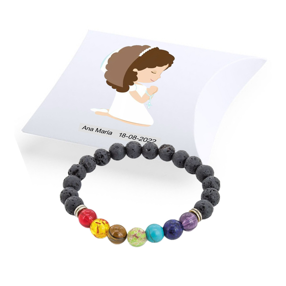 Pulseira de pedra vulcânica de 7 chakras em caixa branca com adesivos para um presente de comunhão personalizado
