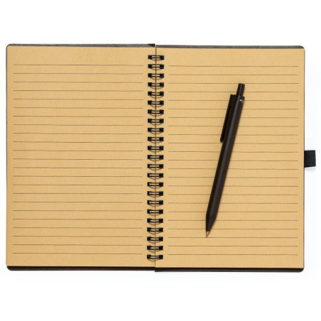 Caderno masculino cor café e com adesivo personalizado com foto de casamento