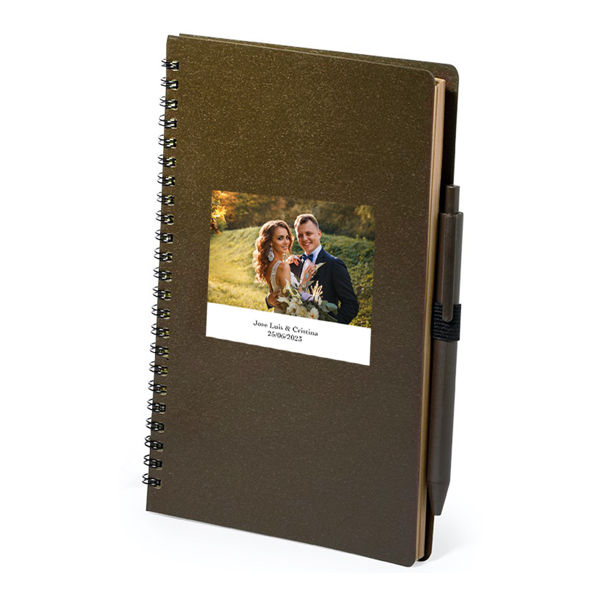 Caderno masculino cor café e com adesivo personalizado com foto de casamento