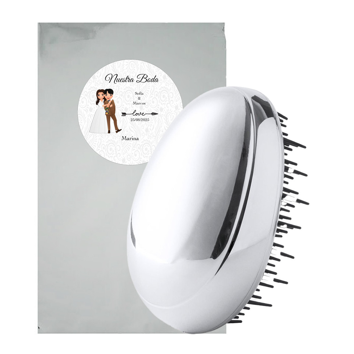 Escova de cabelo com caixa prateada apresentada em bolsa metálica com adesivos personalizados para casamentos