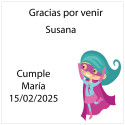 Adesivo quadrado personalizado com nome do convidado e frase de agradecimento, design de menina super-heroína