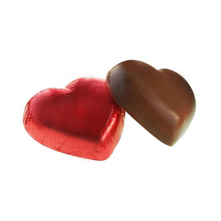 Bombons em forma de coração de chocolate com adesivo personalizado