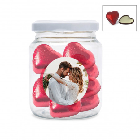 Chocolates em formato de coração em pote de doces com tampa e adesivo personalizado