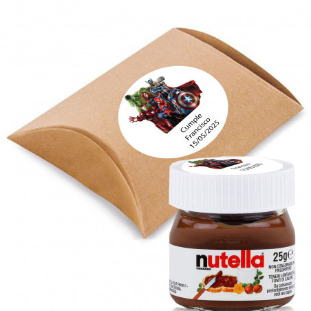Nutella personalizada com adesivos de super heróis em caixa de papelão
