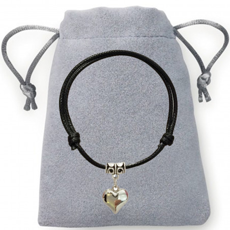 Pulseira moderna de corda com coração apresentada em bolsa de camurça prata