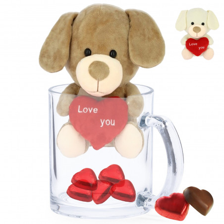 Cachorro de pelúcia com chocolates em copo transparente para dar de presente de dia dos namorados