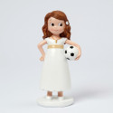 Figura bolo de comunhão menina com bola de futebol 13cm.