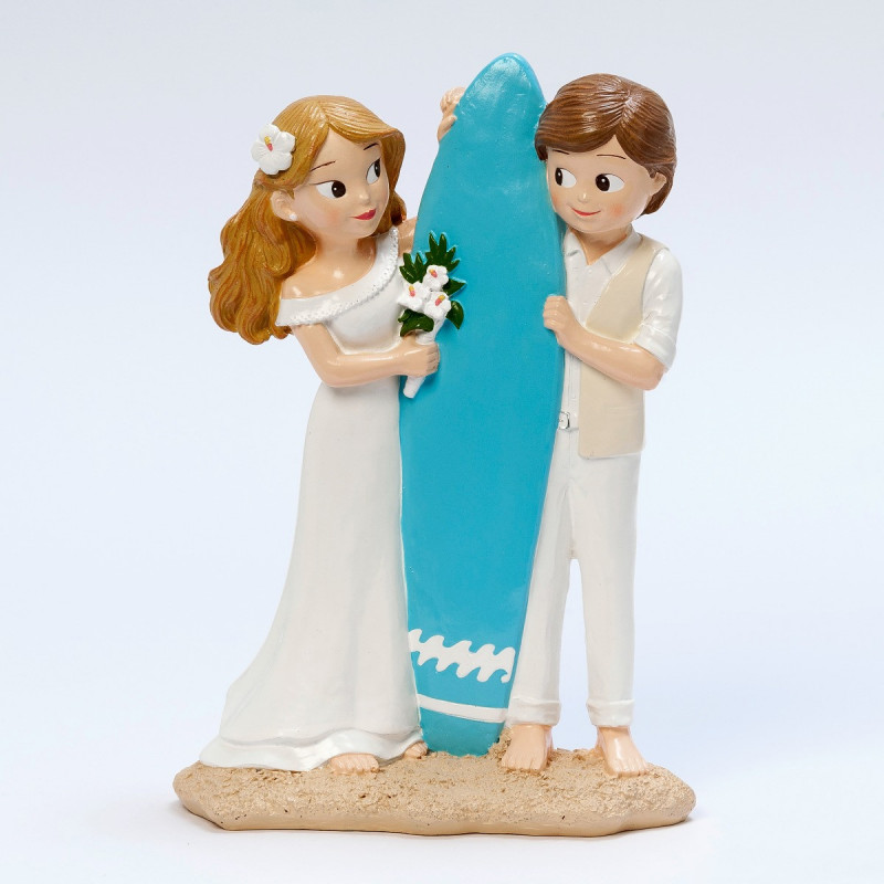 Figura pastel casamento na praia com prancha de surf