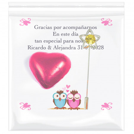 Broche de noiva com cartão personalizado e chocolate de coração
