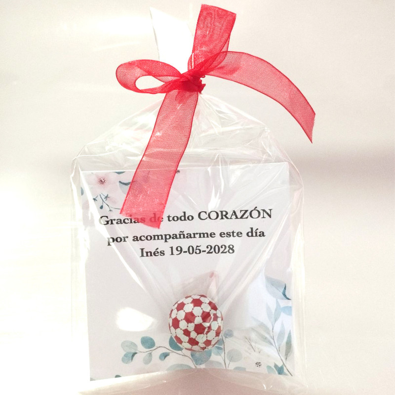 Pacote com 40 chocolates temáticos de futebol com um cartão personalizável, apresentados em uma sacola e fita.