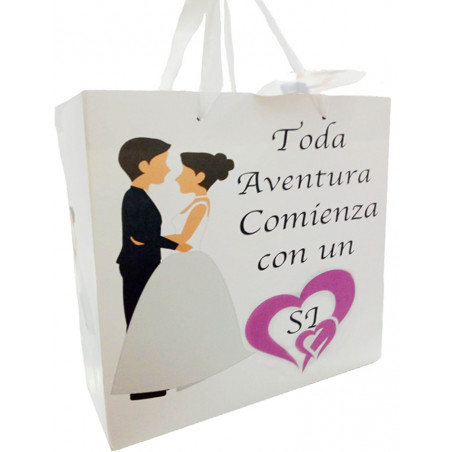 Três em linhas de madeira com bolsa de presente e adesivo de casamento