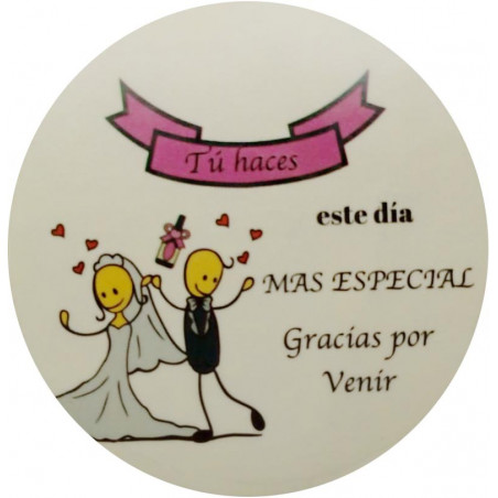 Suporte de madeira para celular apresentado com adesivos de casamento personalizados e caixa de presente